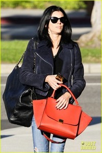 Actress Liberty Ross stopping at the  Chiropractor